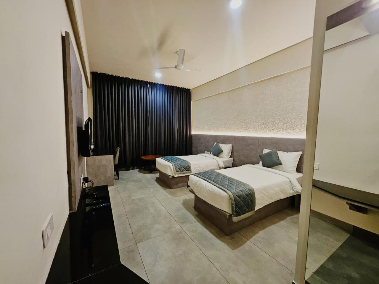 Отель Sns Regency Tiptur Экстерьер фото